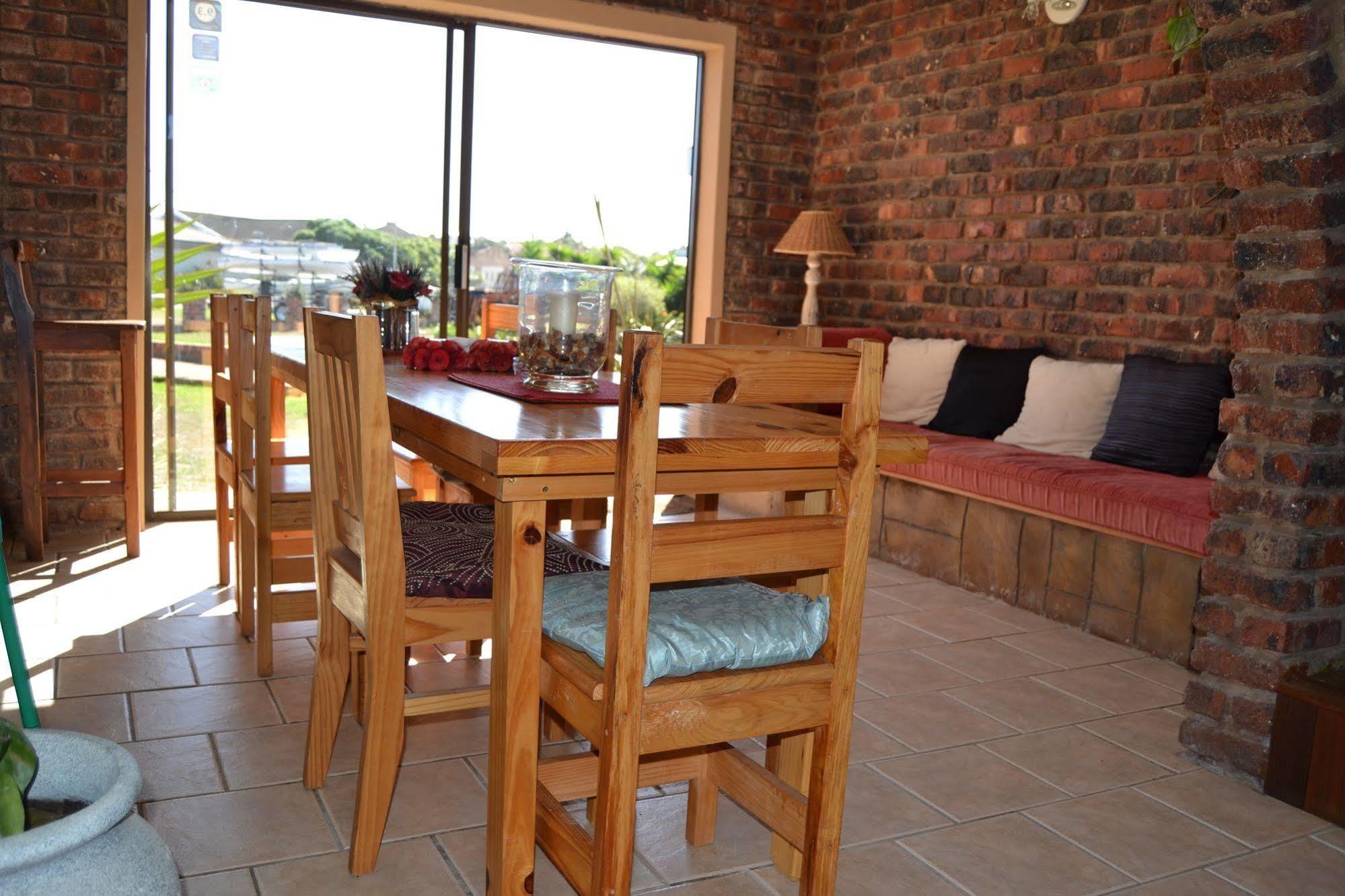 Dolphin View Guesthouse Jeffreys Bay Exterior photo